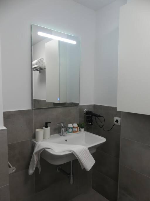 19 Piso Centrico, Nuevo Y Bien Equipado En La Trinidad Apartament